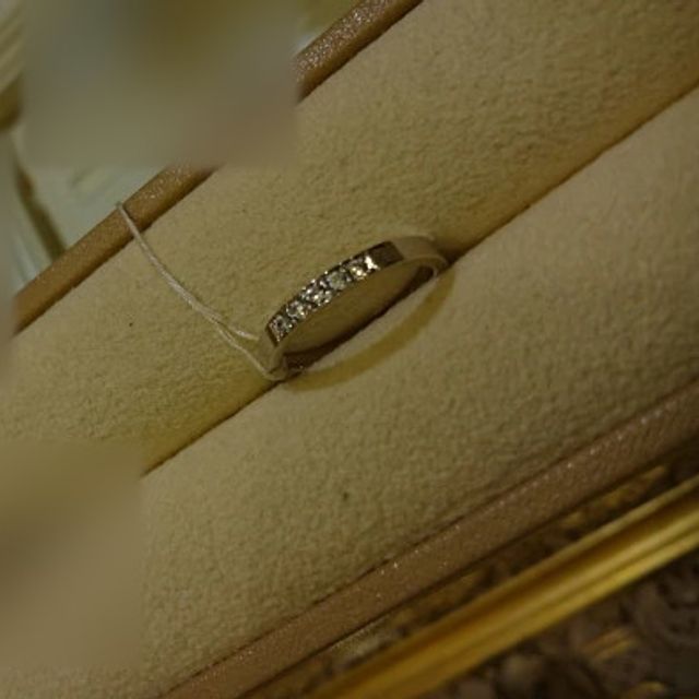 【Mariage ent(マリアージュエント)の口コミ】 メレダイヤの輝き・数がちょうど良い華やかさを持っており、全体的にはモ…