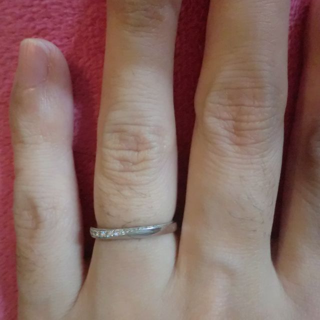 【さくらダイヤモンドの口コミ】 私は指の関節がゴツゴツしていますので、少しでも華やかに見える指輪を探…