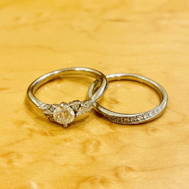 【Mariage ent(マリアージュエント)の口コミ】 いろいろな形のダイヤがサイドについていて、人と被らなそうなデザインに…