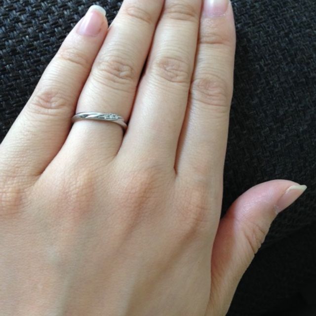 【アイプリモ(I-PRIMO)の口コミ】 結婚指輪は主人とペアでするので二人とも気に入りこの指輪を選びました。…