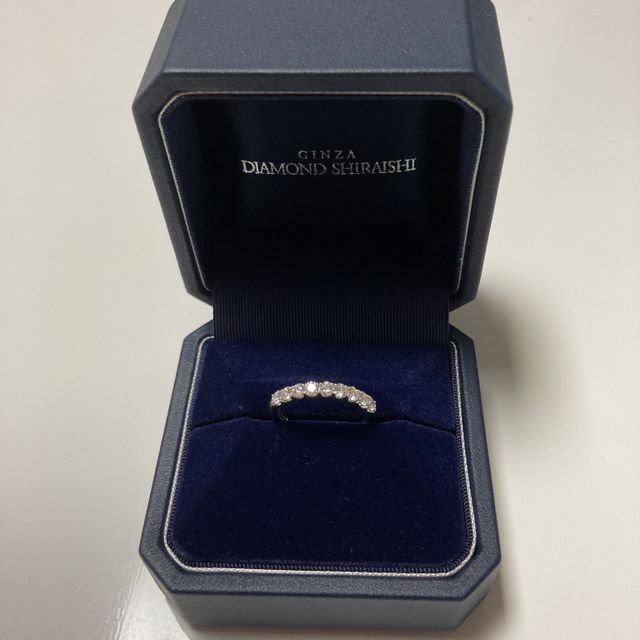 【銀座ダイヤモンドシライシの口コミ】 定番のタイプの婚約指輪ではなく、できるだけ普段もつけやすいハーフエタ…