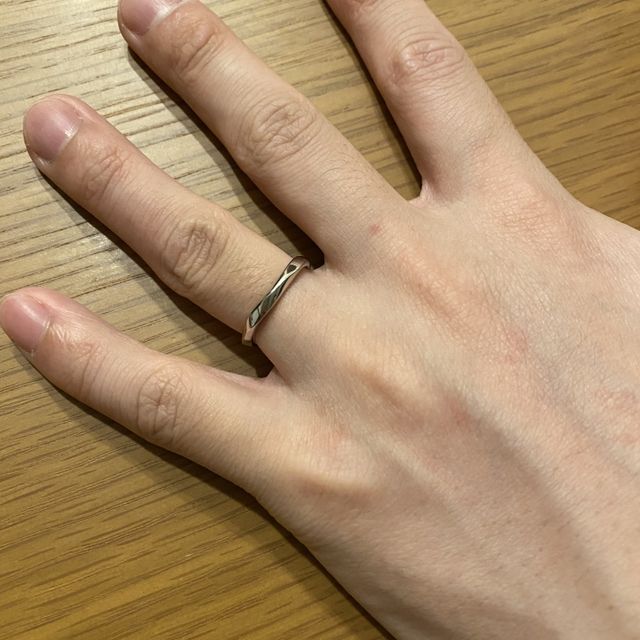 【アイプリモ(I-PRIMO)の口コミ】 デザインはシンプルですが、ウェーブがかっており、デザイン性があり気に…