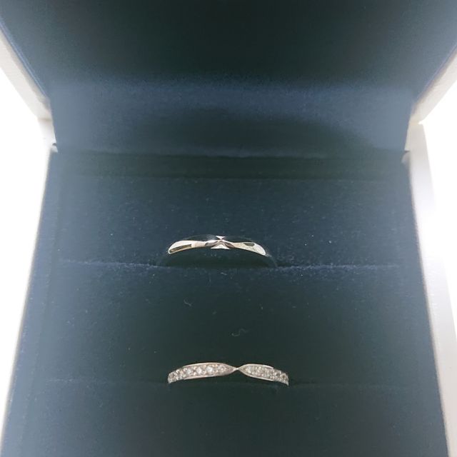 【HOSHI no SUNA 星の砂(ほしのすな)の口コミ】 まず着けた時、指輪半分に石が埋まっていて綺麗に輝いたところが決め手に…