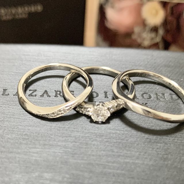 【ラザール ダイヤモンド(LAZARE DIAMOND)の口コミ】 婚約指輪にラザールダイヤモンド様のシンフォニーを頂いたので、結婚指輪…