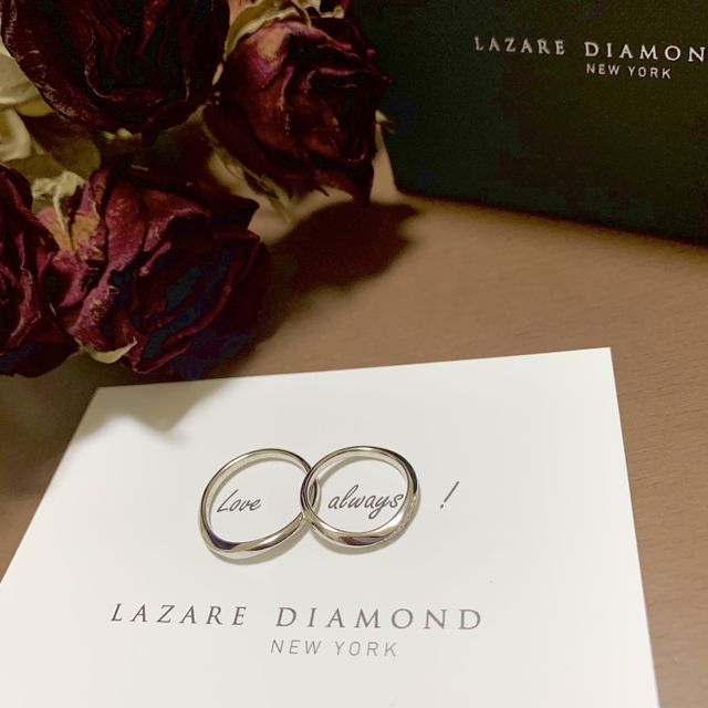 【ラザール ダイヤモンド(LAZARE DIAMOND)の口コミ】 婚約指輪にラザールダイヤモンド様のシンフォニーを頂いたので、結婚指輪…