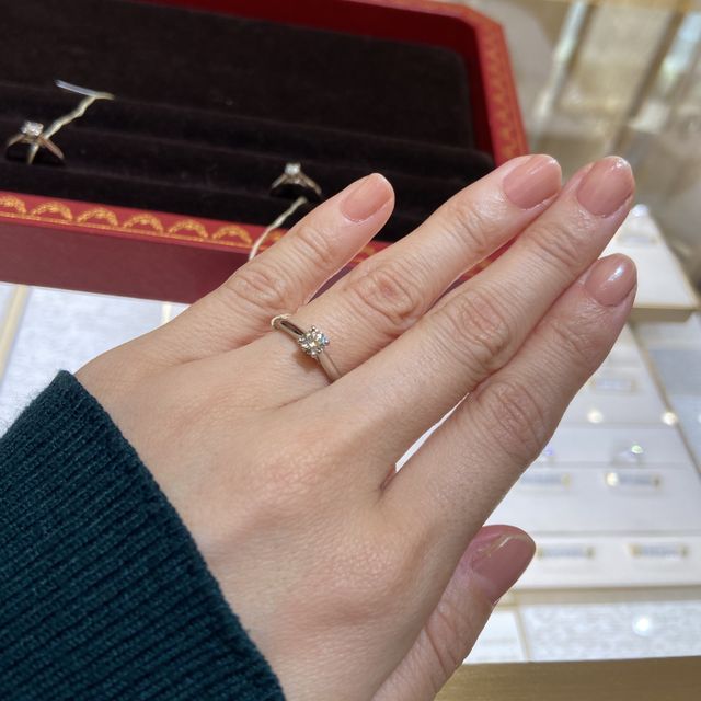 【カルティエ(Cartier)の口コミ】 指輪のデザインはソリテールを見ました。全体的にアームは太めのものが多…