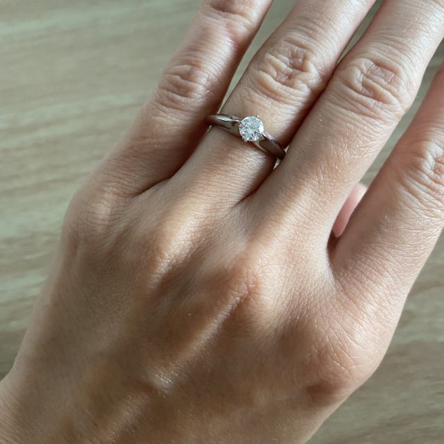 【アトリエフィロンドールの口コミ】 指輪のデザインや素材を選べることが出来たので、指輪のリングの幅や、爪…