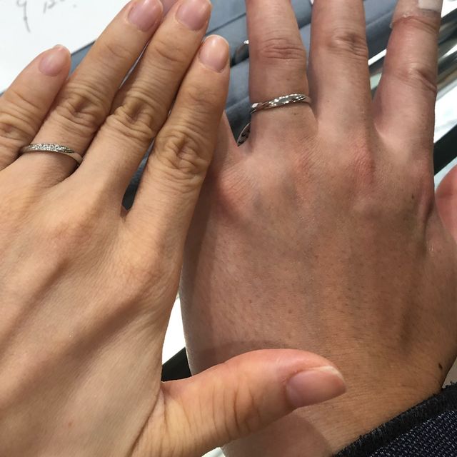 【宝寿堂(ほうじゅどう)の口コミ】 プラチナにメレダイヤが入ったストレートの指輪です。
ストレートのため、…