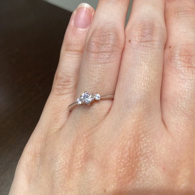 【TRECENTI(トレセンテ)の口コミ】 指輪のデザインと試着してみてのフィット感で選びました。
デザインは派手…