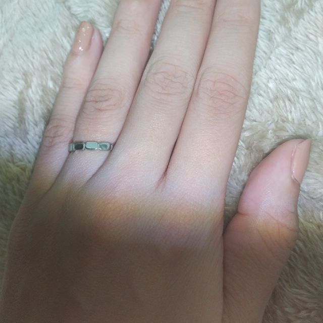 【シャネル(CHANEL)の口コミ】 指が長く太めなので、存在感がありシンプルな指輪を探しており、
色々調べ…