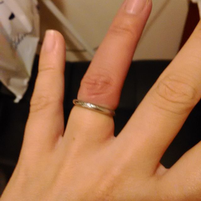 【ブルガリ(BVLGARI)の口コミ】 シンプルで、表にダイヤが入っているところがよかった。光にあてると、ダ…