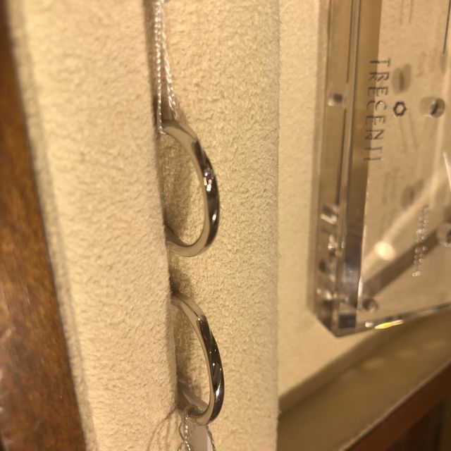 【TRECENTI(トレセンテ)の口コミ】 ◎デザインとつけ心地
もともとシンプルな指輪を探していたので、デザイン…