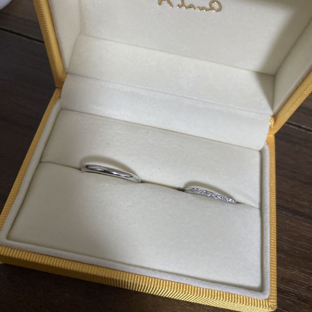 【ケイウノ ブライダル(K.UNO BRIDAL)の口コミ】 旦那が営業マンだと言うこともあり、無難なデザインにした。婚約指輪をな…