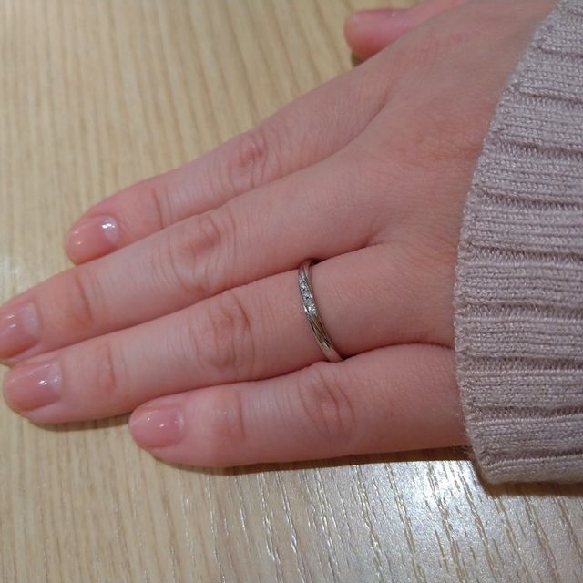 【アイプリモ(I-PRIMO)の口コミ】 シンプルで飽きのないデザインで、指に通した感じもとても気に入っていま…