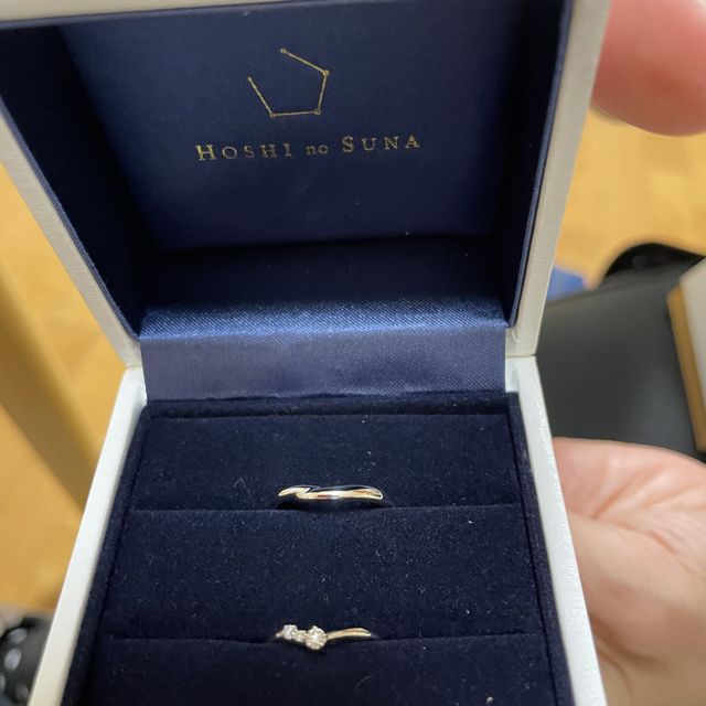 【HOSHI no SUNA 星の砂(ほしのすな)の口コミ】 男性は、シンプルでずっとつけていられるものを選びました。
女性は、シン…