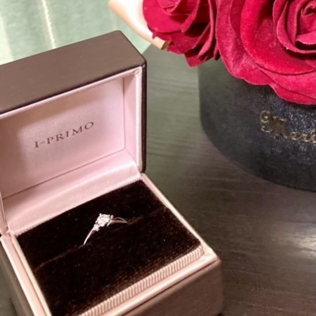 【アイプリモ(I-PRIMO)の口コミ】 結婚指輪は、派手すぎず、控えめにダイヤがあり、どこにでも付けられるこ…