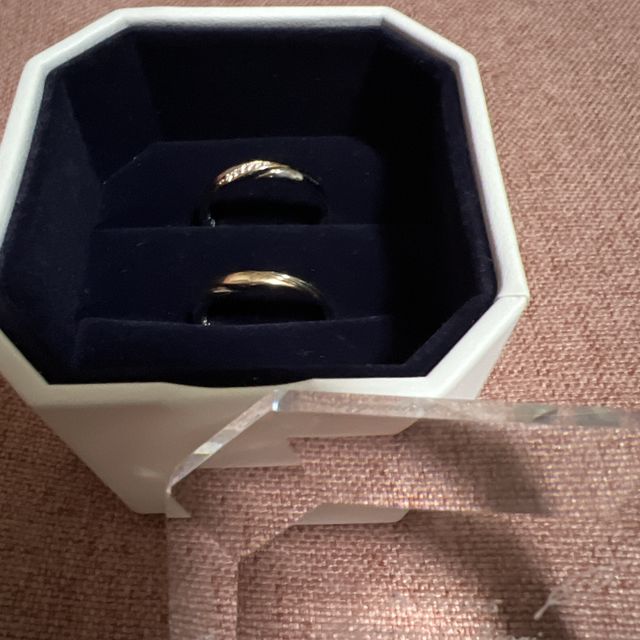 【4℃ BRIDAL(ヨンドシーブライダル)の口コミ】 主人が婚約指輪を購入した４℃ブライダルで結婚指輪も選ぼうと思ってお店に…