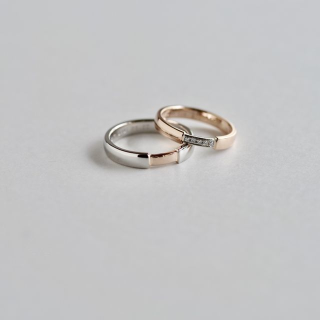 【hitotsuchi(ヒトツチ)の口コミ】 私の大好きなピンクゴールドと夫の欲しかったプラチナの指輪を架け橋のよ…