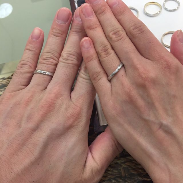 【杢目金屋(もくめがねや)の口コミ】 プラチナがいいなと思って探していました。形にこだわりはありませんでし…