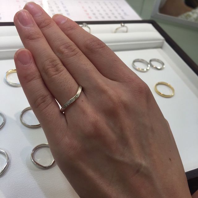 【杢目金屋(もくめがねや)の口コミ】 プラチナがいいなと思って探していました。形にこだわりはありませんでし…