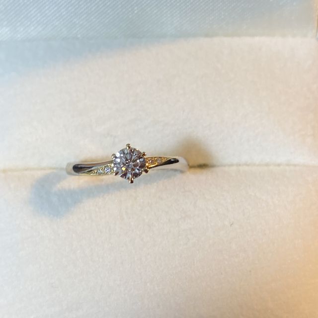 【RosettE(ロゼット)の口コミ】 指輪のデザインに一目惚れしました。
あとは、指に付けている感じがしっく…