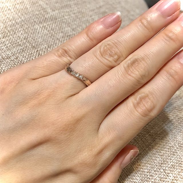 【銀座ダイヤモンドシライシの口コミ】 水掻きや手の形に似合うデザインの提案をしてもらえて、店員さんが持って…