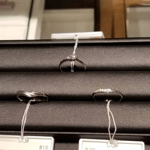 【FOREVERMARK(フォーエバーマーク)の口コミ】 婚約指輪を見る予定でアイズストーン栄店に来店しました。当初は見るだけ…