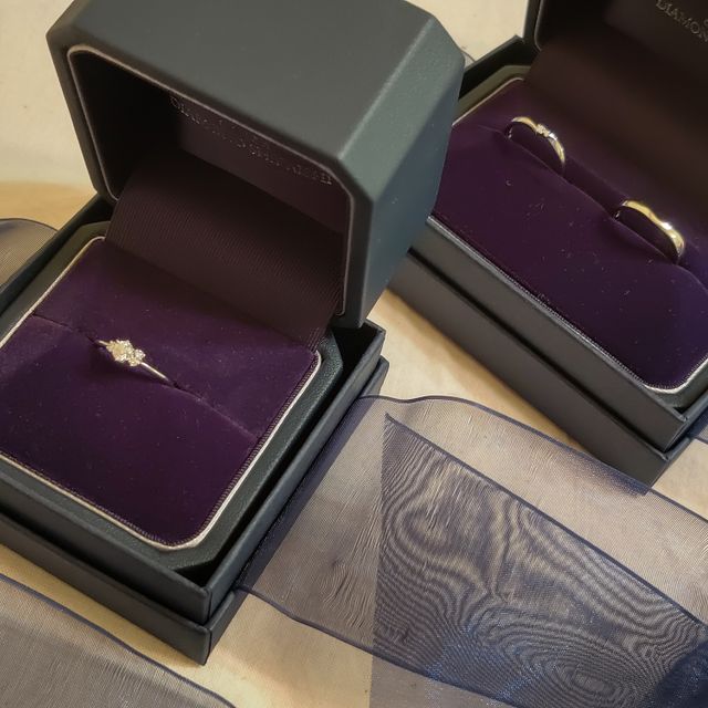 【銀座ダイヤモンドシライシの口コミ】 指輪幅が2mmだったところです。婚約結婚指輪は曲がらないように3mmが普通…