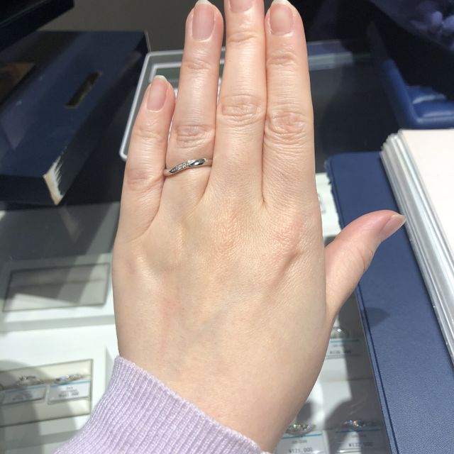 【銀座ダイヤモンドシライシの口コミ】 何種類か気に入ったものがありましたが、その中で婚約者が気に入った指輪…