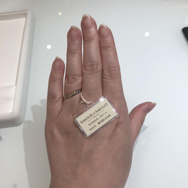 【AMOUR AMULET(アムール・アミュレット)の口コミ】 さりげないコンビネーションの指輪でとてもかわいかったです。ゴールドが…