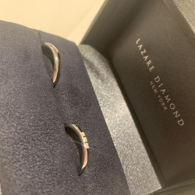 【ラザール ダイヤモンド(LAZARE DIAMOND)の口コミ】 シンプルかつダイヤモンドの輝きがとにかく綺麗だなと思いました。
写真で…