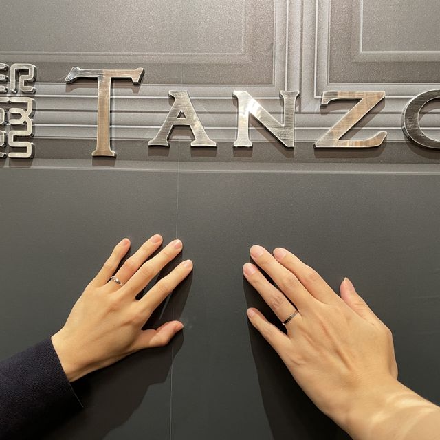 【TANZO.(鍛造指輪)の口コミ】 お互い手に似合い、かつペア感のある指輪を探していました。既成のものだ…