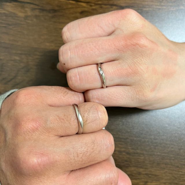 【4℃ BRIDAL(ヨンドシーブライダル)の口コミ】 指輪は4℃アクアニティウェーブラインのマリッジリングでPT950からピュアプ…