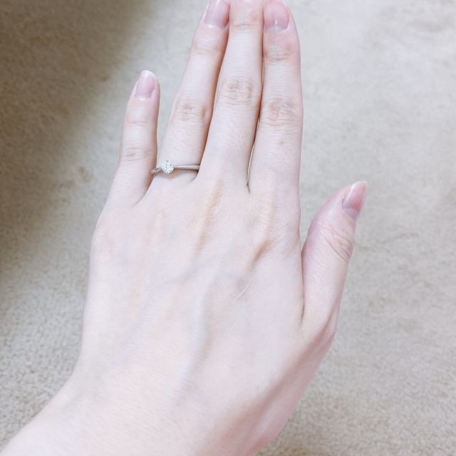【ラザール ダイヤモンド(LAZARE DIAMOND)の口コミ】 一粒のダイヤモンドの輝きを際立たせるシンプルなデザインにまず惹かれま…