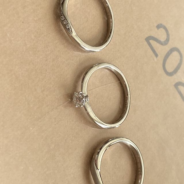 【アイプリモ(I-PRIMO)の口コミ】 ウェーブタイプ、男性の指輪にも石が入ってることを条件に探しました。デ…