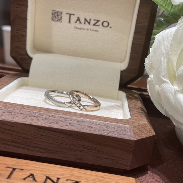 【TANZO.(鍛造指輪)の口コミ】 形から何まで自分達で決めるので、世界に1つだけの指輪ができるところが魅…