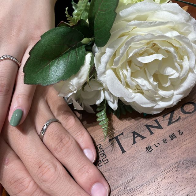 【TANZO.(鍛造指輪)の口コミ】 形から何まで自分達で決めるので、世界に1つだけの指輪ができるところが魅…
