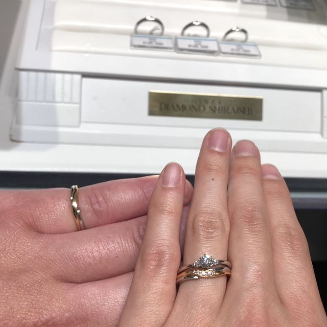 【銀座ダイヤモンドシライシの口コミ】 コンビネーションの指輪を探していました。最初にイメージを伝えて、持っ…