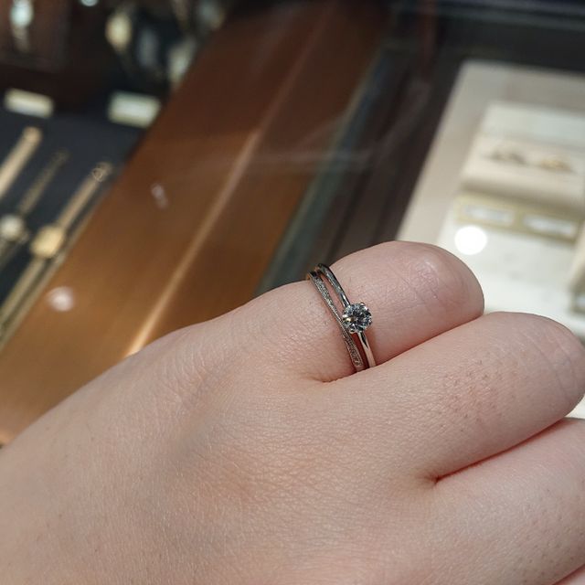 【agete(アガット)の口コミ】 普段からageteの華奢で繊細なデザインが好きで、結婚指輪も期待通りのデザ…
