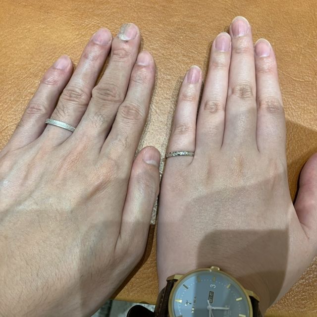 【YUKIZAKI BRIDAL(ユキザキブライダル)の口コミ】 プラチナ素材の結婚指輪です。ペアリングではないですが、ミルが入ったス…