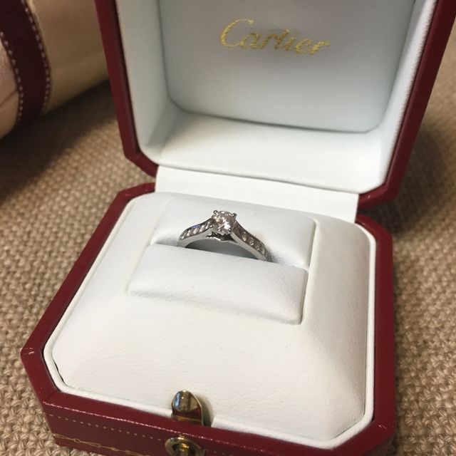 【カルティエ(Cartier)の口コミ】 購入の1年位前から、彼と一緒にいくつかのブランドをみて回りました。カル…