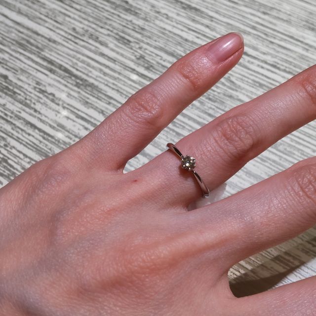 【TRECENTI(トレセンテ)の口コミ】 シンプルなひとつ石の指輪を探していたのですが、デザインの微妙な違いで…