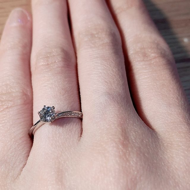 【エクセルコダイヤモンド(EXELCO DIAMOND)の口コミ】 来店前にHPを見て3つほど候補がありましたが、メレダイヤの入ったウエーブ…