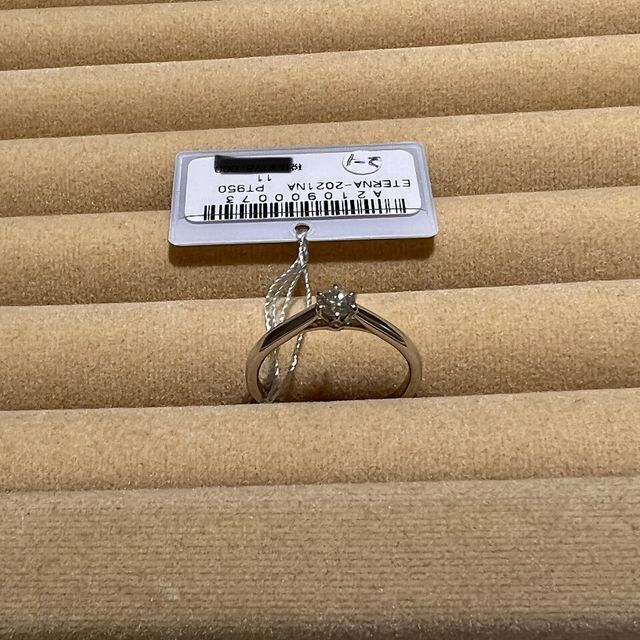 【TRECENTI(トレセンテ)の口コミ】 シンプルなデザインを探していたので、ストレートリングの一石タイプを選…