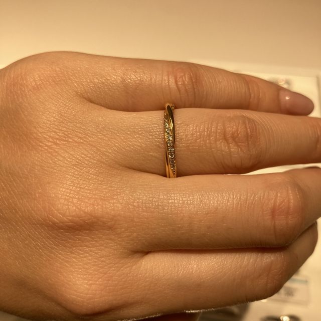 【銀座ダイヤモンドシライシの口コミ】 最初はダイヤなしの指輪を探していましたがダイヤが入った指輪をつけた所…