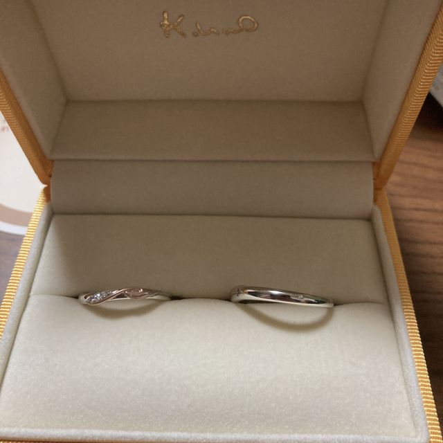 【ケイウノ ブライダル(K.UNO BRIDAL)の口コミ】 婚約指輪と同じブランドで結婚指輪も揃えたいと考えていました。デザイン…
