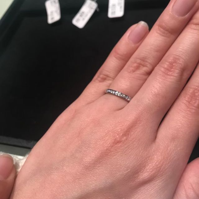 【ティファニー(Tiffany & Co.)の口コミ】 挟むようになったデザインでダイヤが引っかからない。ハーフエタニティの…