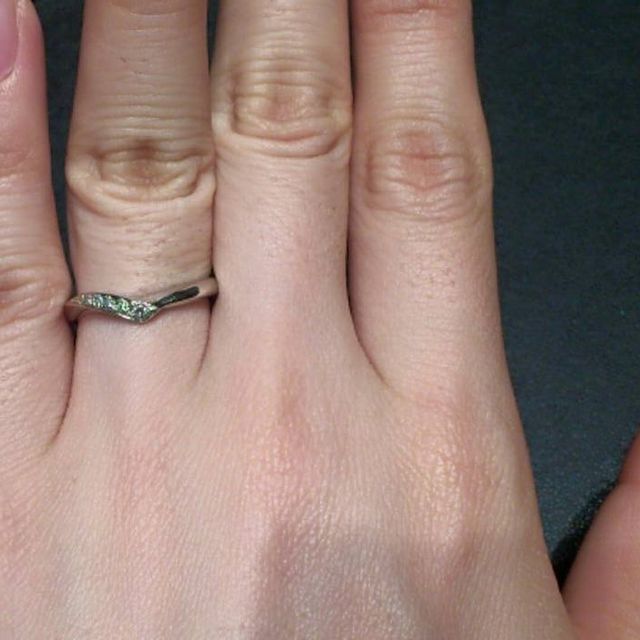 【エクセルコダイヤモンド(EXELCO DIAMOND)の口コミ】 指が太めで、骨が太いので少しＶの形になっているものの方が指が綺麗に見…