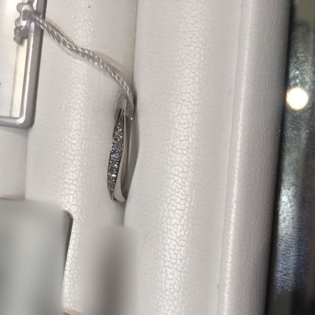 【I's stone(アイズストーン)の口コミ】 定番のシンプルなデザインを希望しており、幾つか試着した中から決めまし…