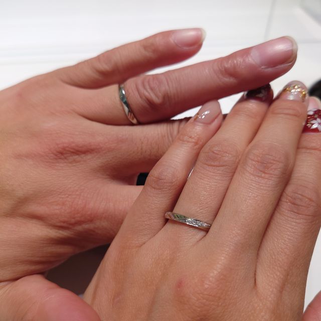 【4℃ BRIDAL(ヨンドシーブライダル)の口コミ】 他のお店でフルオーダーのマリッジリングなども色々見に行ったのですがデ…